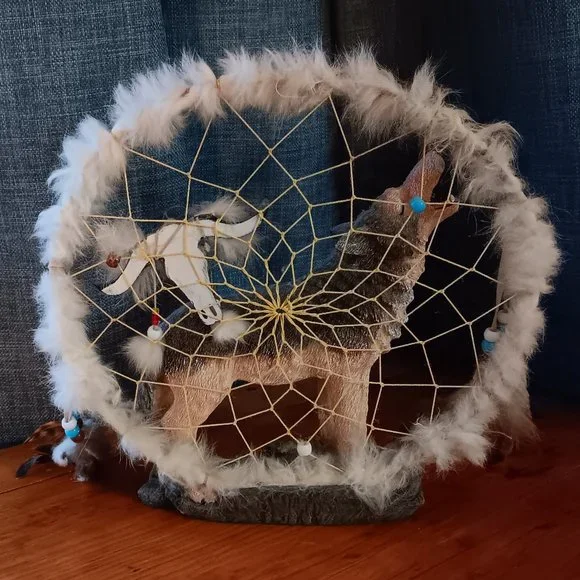 **SALE, SALE** Limited Edition Dream Catcher & Howling Wolf Statue - Picture 2 of 10